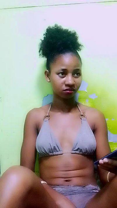 gabriella1 live cam on Cam4