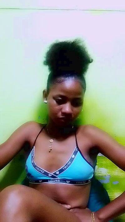 gabriella1 live cam on Cam4