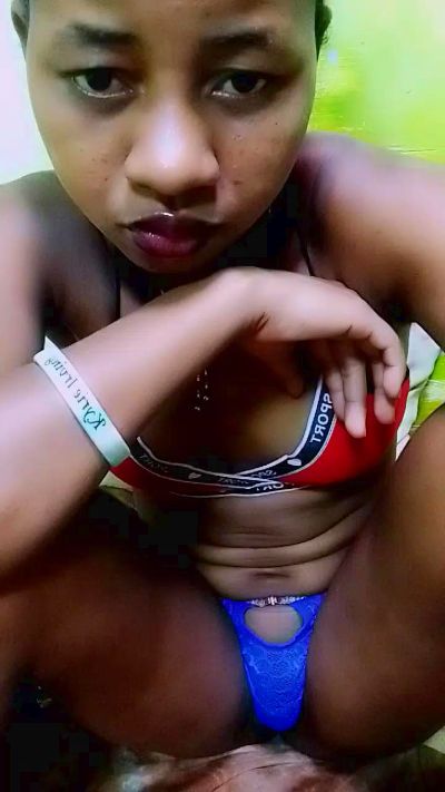 gabriella1 live cam on Cam4