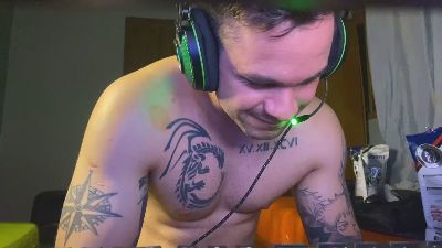 gamer_lol03 live cam on Cam4