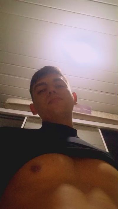 gaucho_98 live cam on Cam4