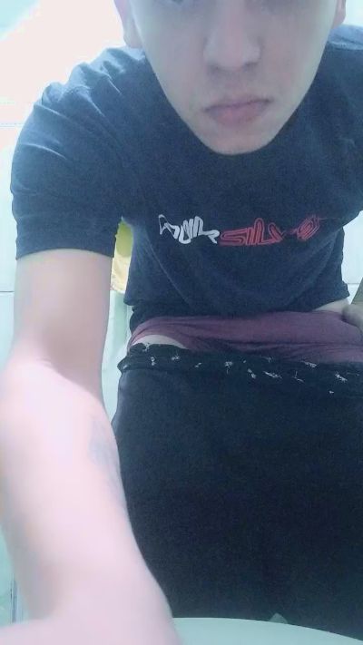 gaucho_98 live cam on Cam4