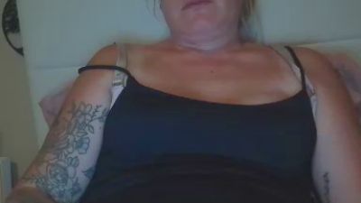 geakwijfie1988 live cam on Cam4