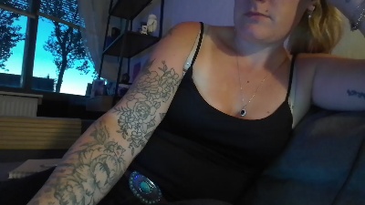 geakwijfie1988 live cam on Cam4