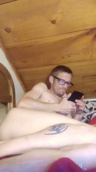 geekedout40 live cam on Cam4