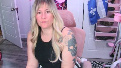 gennyrock live cam on Cam4