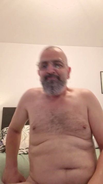 george2047 live cam on Cam4