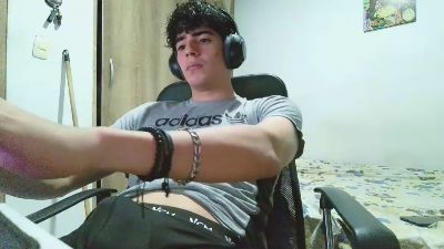 gerardcolo live cam on Cam4