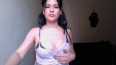 ghibligirl2 live cam on Cam4