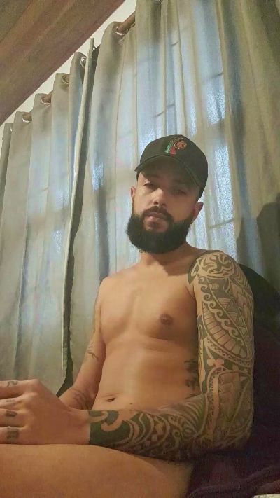 ghusantos30 live cam on Cam4