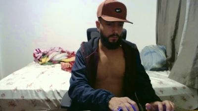 ghusantos30 live cam on Cam4