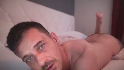 gianni799 live cam on Cam4