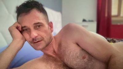 gianni799 live cam on Cam4