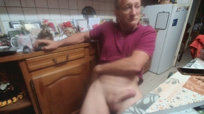 gil7010 live cam on Cam4