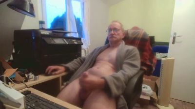 gil7010 live cam on Cam4