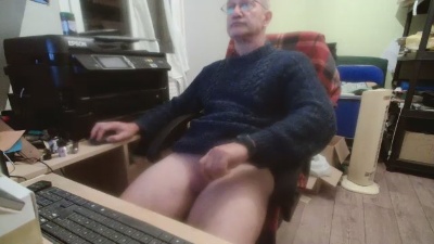gil7010 live cam on Cam4