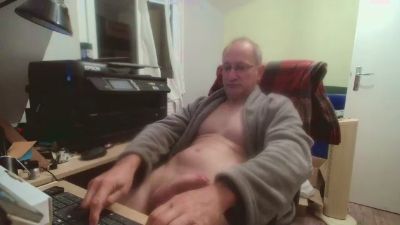 gil7010 live cam on Cam4