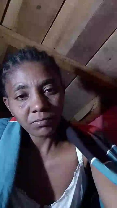 gina3 live cam on Cam4