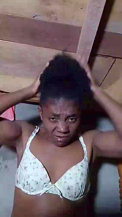 gina3 live cam on Cam4