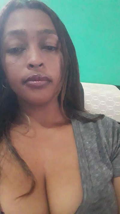 ginn19 live cam on Cam4