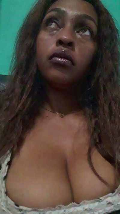 ginn19 live cam on Cam4