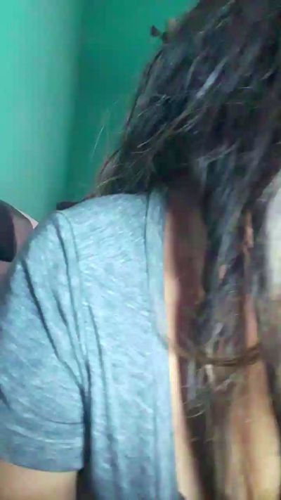 ginn19 live cam on Cam4