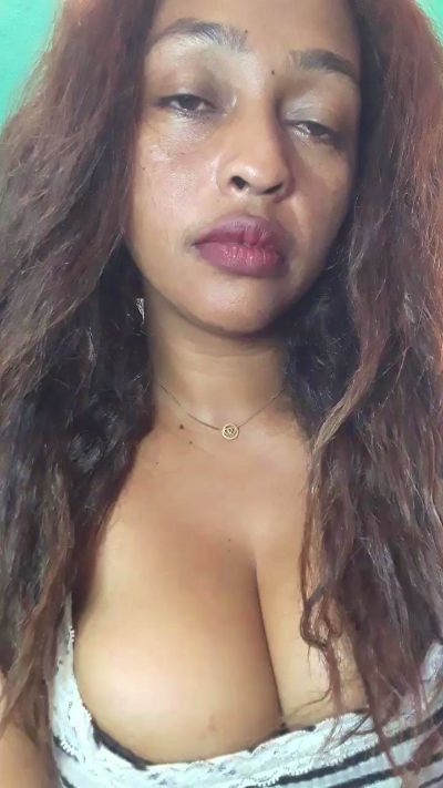 ginn19 live cam on Cam4