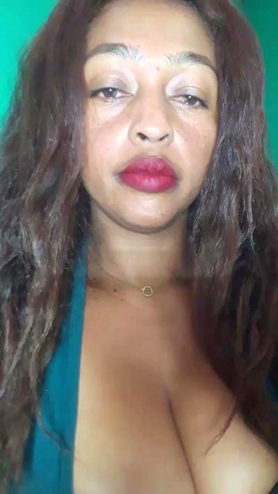 ginn19 live cam on Cam4