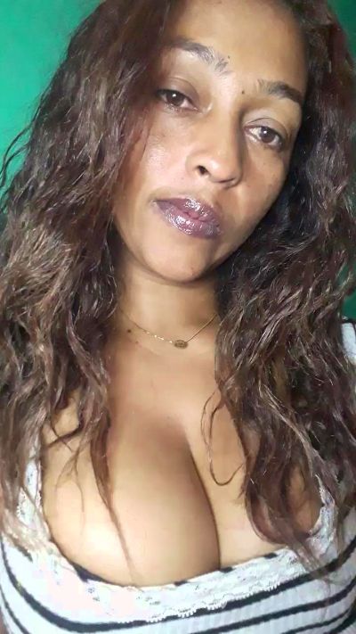 ginn19 live cam on Cam4