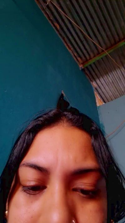 girl_pee live cam on Cam4