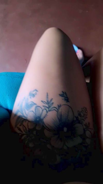 girl_pee live cam on Cam4