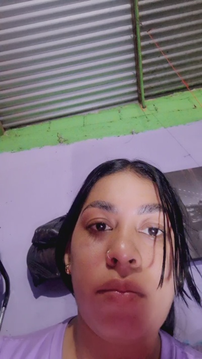 girl_pee live cam on Cam4