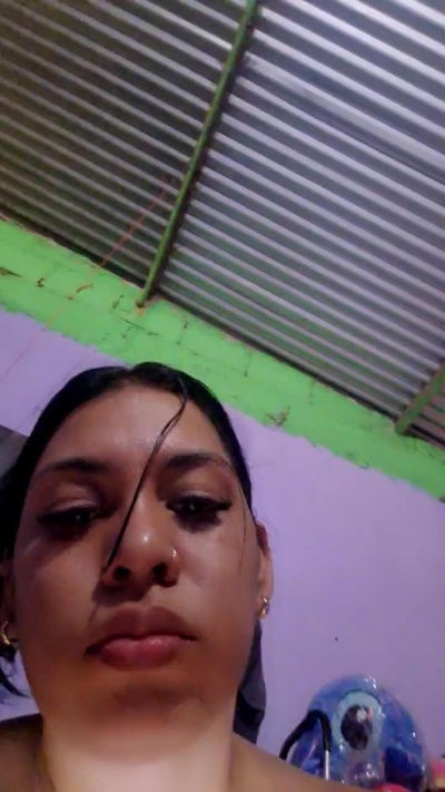 girl_pee live cam on Cam4