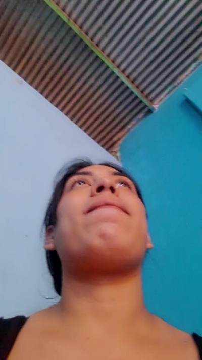 girl_pee live cam on Cam4