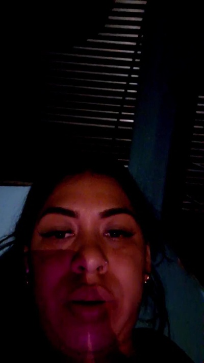girl_pee live cam on Cam4