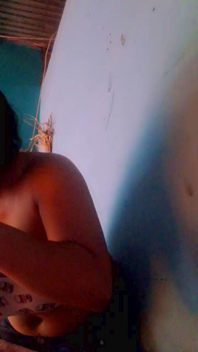 girl_pee live cam on Cam4