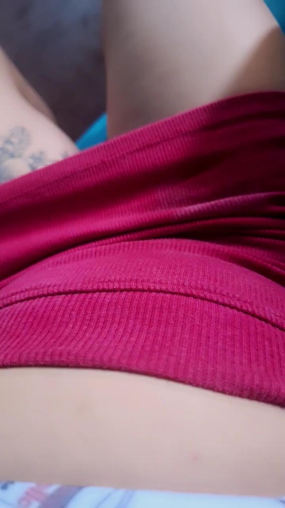 girl_pee live cam on Cam4