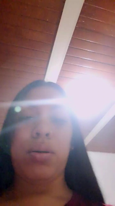 girl_pee live cam on Cam4