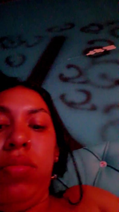 girl_pee live cam on Cam4