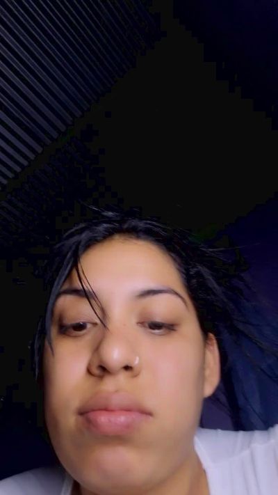 girl_pee live cam on Cam4