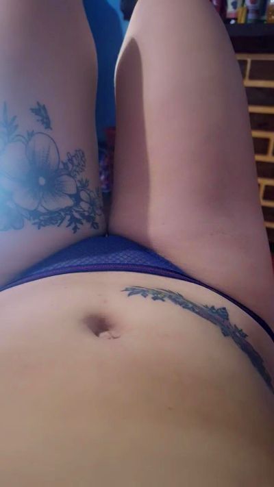girl_pee live cam on Cam4