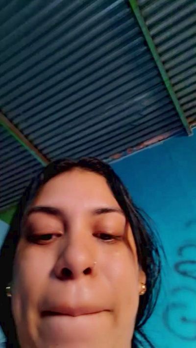 girl_pee live cam on Cam4