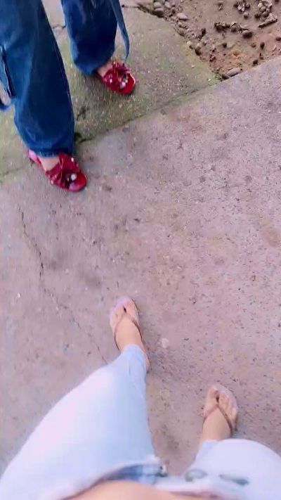 girl_pee live cam on Cam4