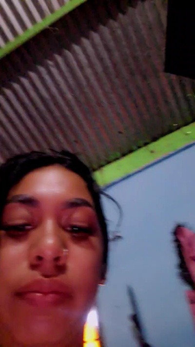 girl_pee live cam on Cam4