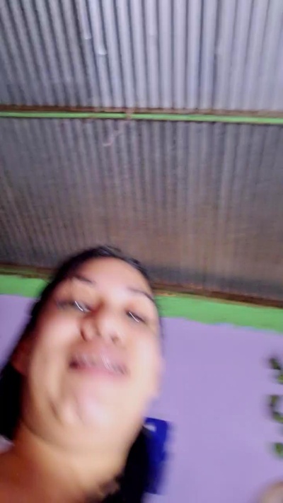 girl_pee live cam on Cam4