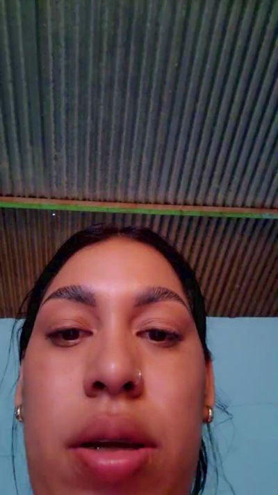 girl_pee live cam on Cam4