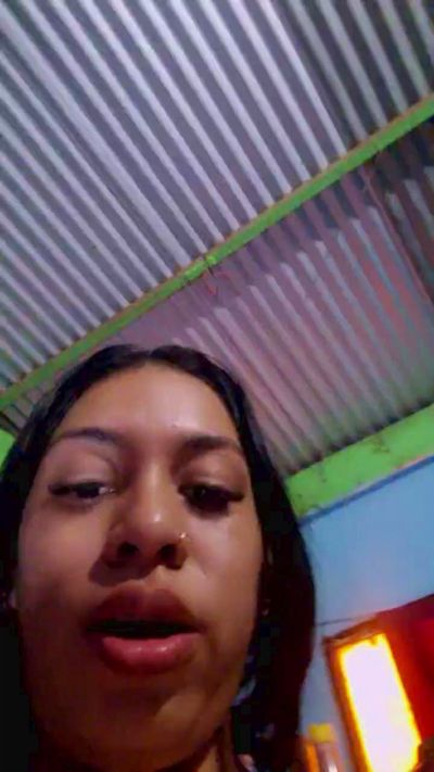 girl_pee live cam on Cam4