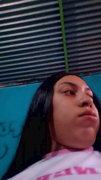 girl_pee live cam on Cam4