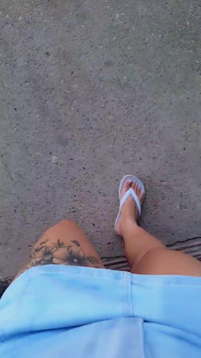 girl_pee live cam on Cam4
