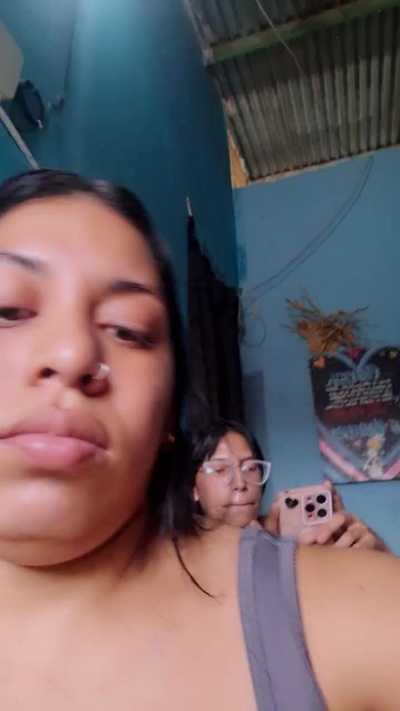 girl_pee live cam on Cam4